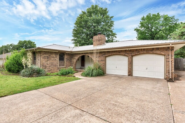 Foto del edificio - 1306 Brookfield Ln