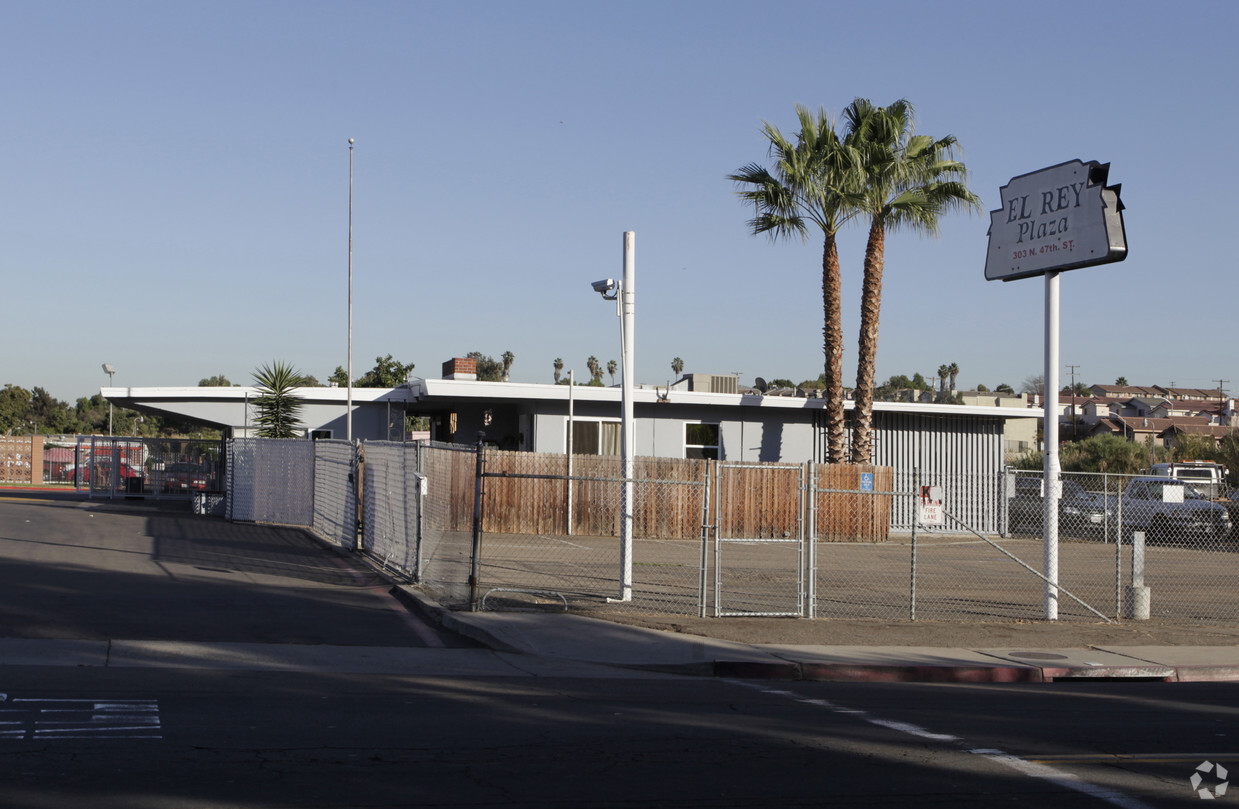 Primary Photo - El Rey Plaza