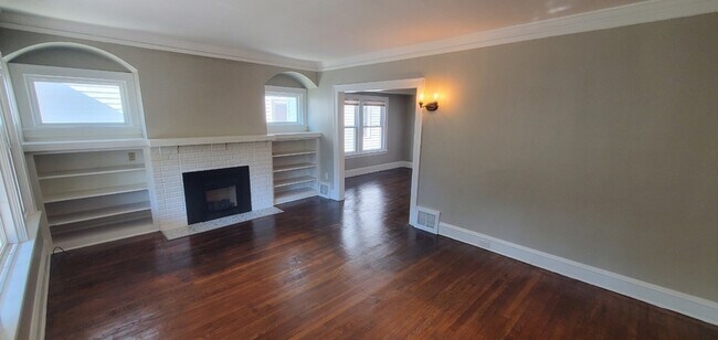 Building Photo - 1335 W 106th St