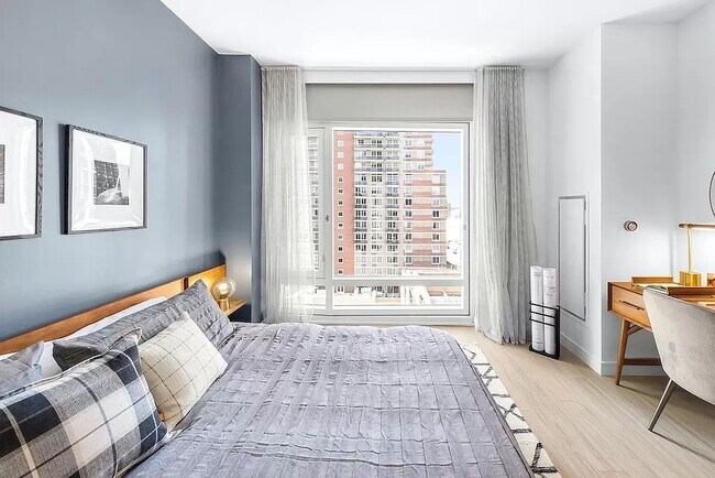 Foto del edificio - 572 Eleventh Avenue