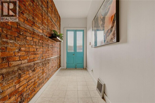 Photo du bâtiment - 163 Victoria Ave N