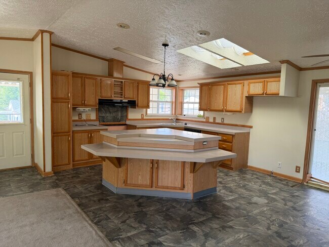 Building Photo - 201 Black Pine Blvd