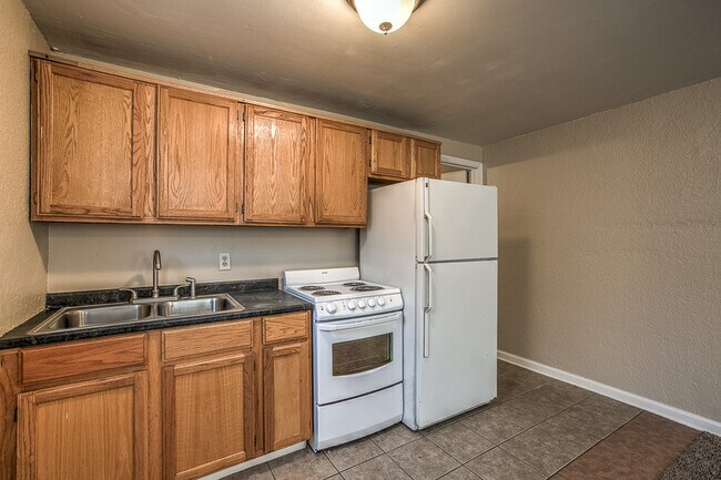 Building Photo - 951 S 49th Ave