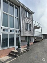 Building Photo - 8 Pebble St