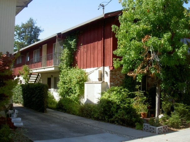 Building Photo - 260 College Ave
