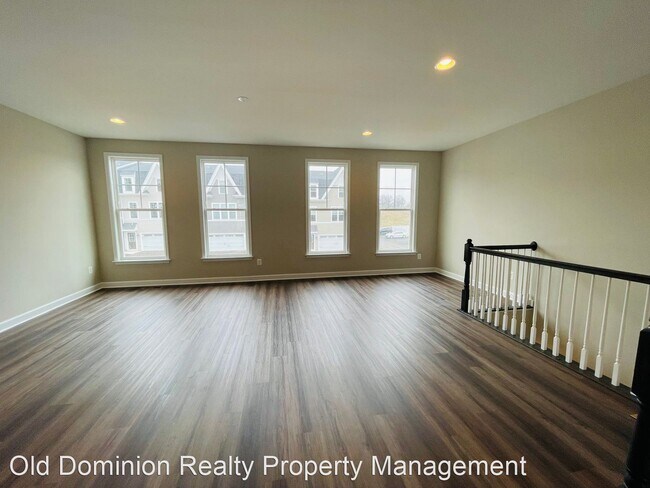 Building Photo - 3 br, 2.5 bath House - 3228 Marion Square