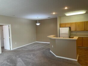 Building Photo - 850 Hidden Ridge Ct