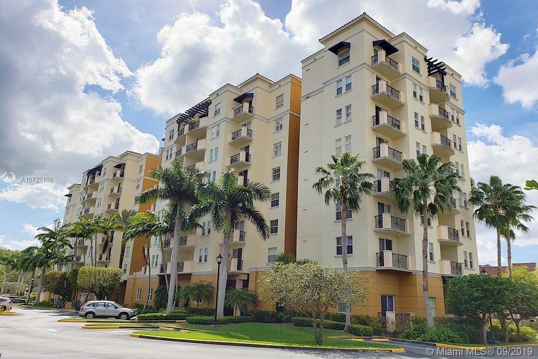 Foto principal - 9066 SW 73rd Ct