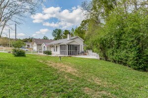 Building Photo - 3420 Riverside Dr