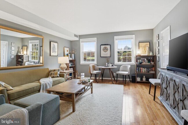 Foto del edificio - 7 Russell Rd