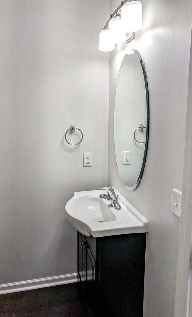 Building Photo - Renovated Townhome Barfield Commons