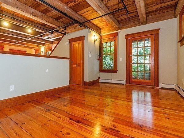Building Photo - 253 River St