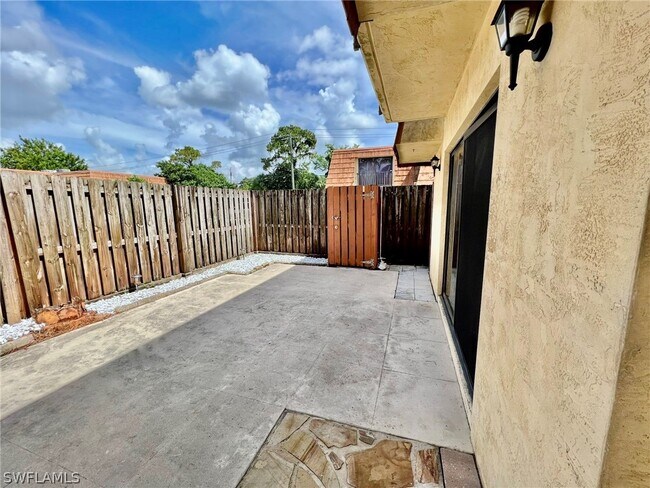 Building Photo - 1709 Park Meadows Dr