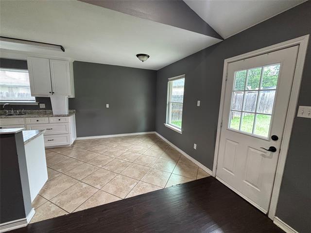 Building Photo - 619 Allencrest Dr