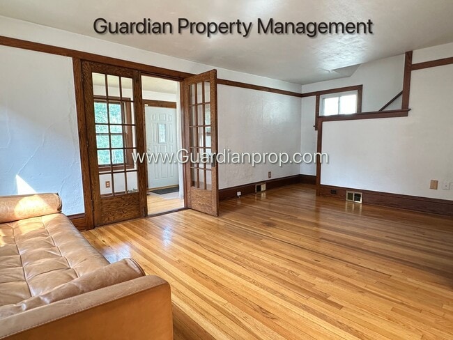 Foto del edificio - 4147 Snelling Ave