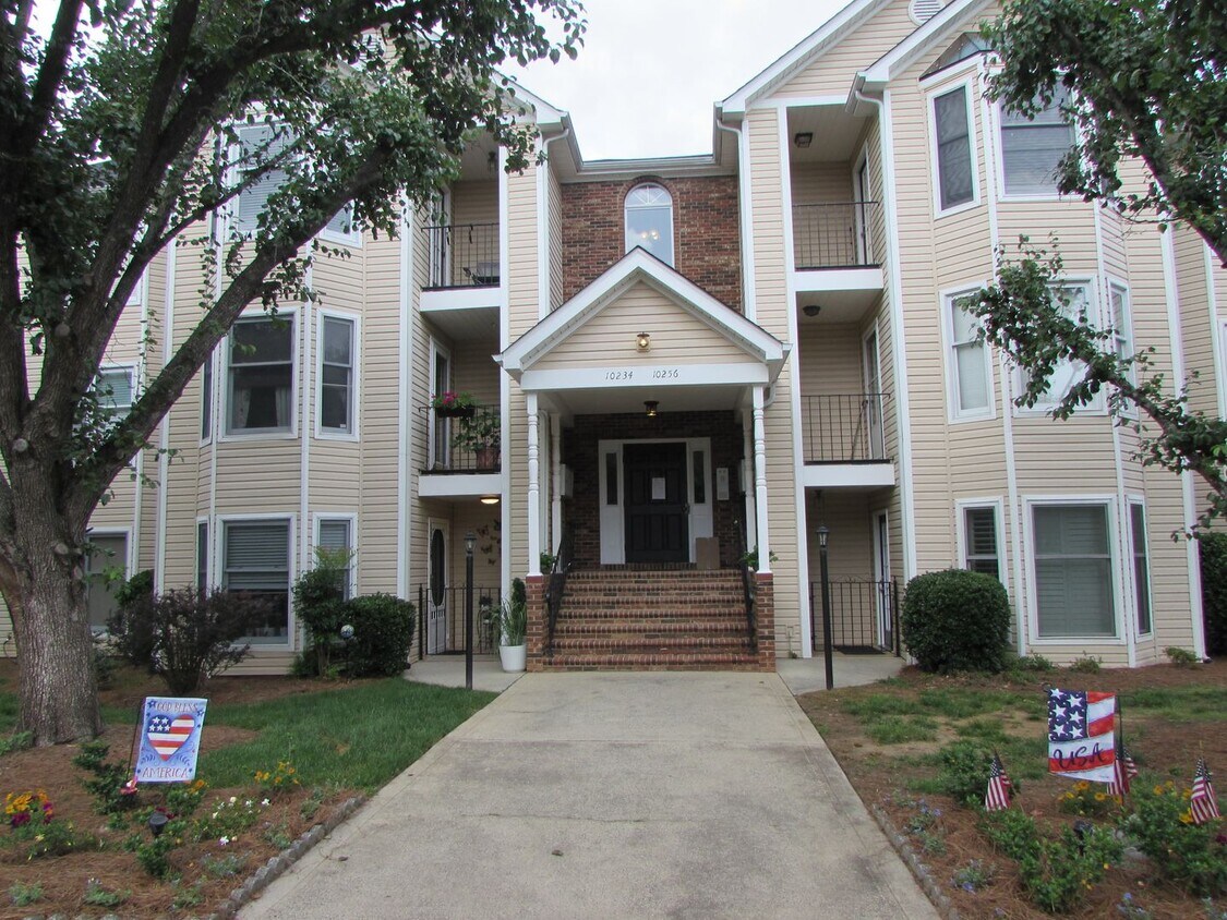 Primary Photo - 2 Bed, 2 Bath Condo - Desirable Location -...