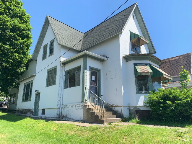Building Photo - 17 Mill St