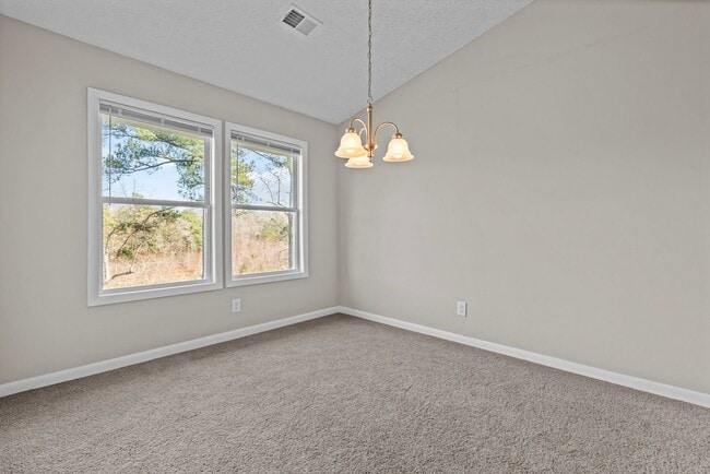 Building Photo - Freshly Remodeled 3rd Floor Apartment