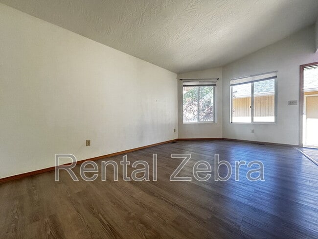 Foto del edificio - 1812-1818 NE Wichita Way