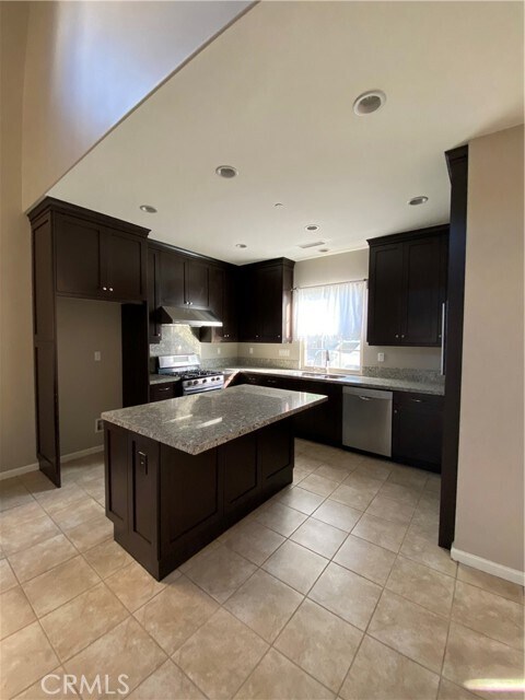 Building Photo - 83 Strawberry Grove