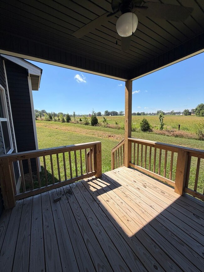 Building Photo - Exceptionally maintained, 3 bedroom home!