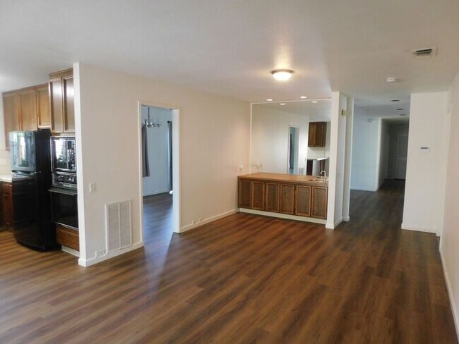 Foto del edificio - Spacious 3 Bedroom/2Bath Home In Fair Oaks...