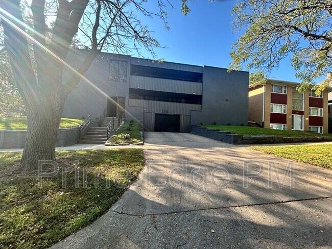 Foto del edificio - 2343 B St