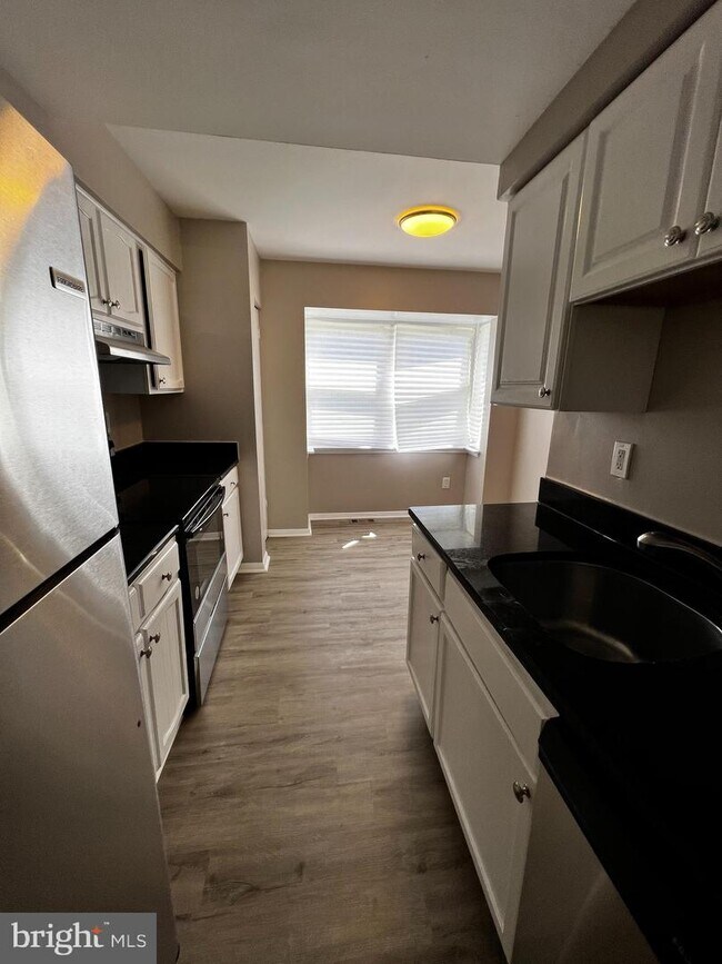 Building Photo - 6932 Woodstream Ln