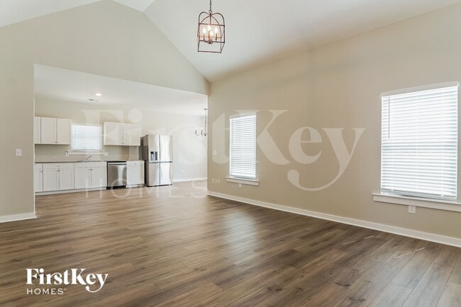 Building Photo - 350 S Pine Dr