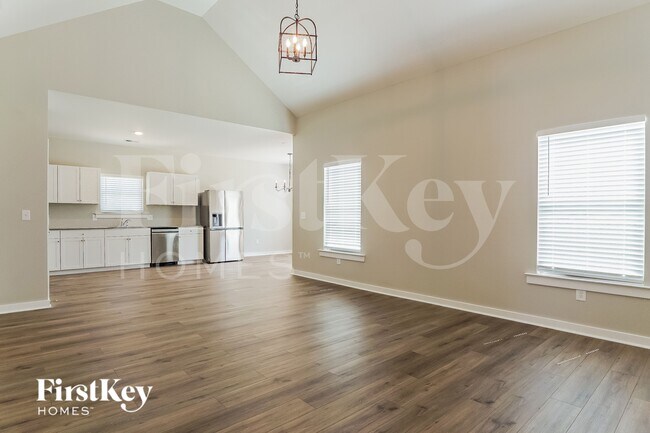 Foto del edificio - 350 S Pine Dr