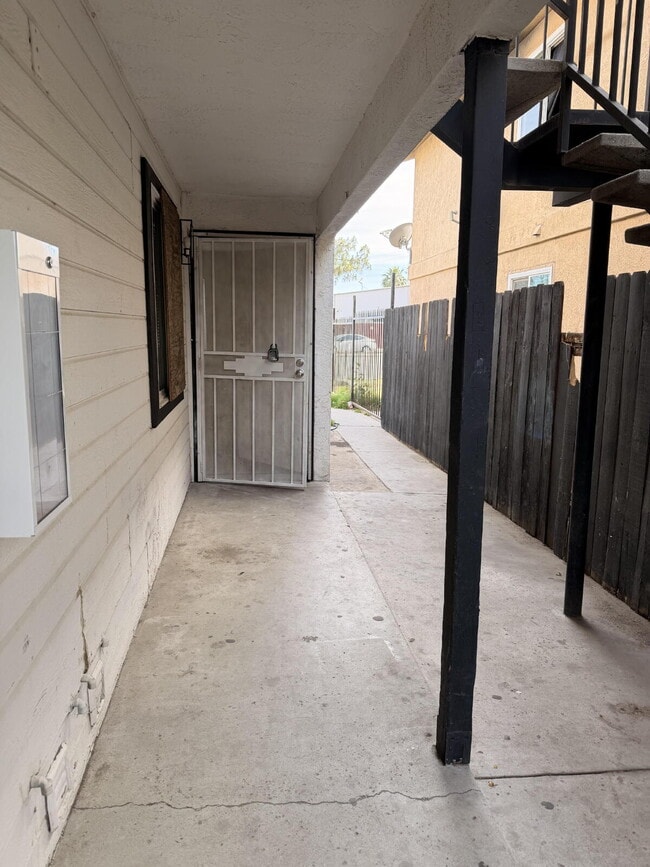 Foto del edificio - Spacious 3 Bed / 1 Bath Apartment with Open Layout & In-Unit Laundry
