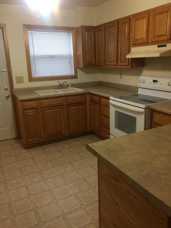 Building Photo - 1701 Schrader