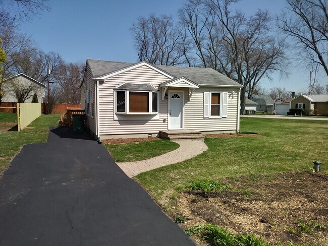 Building Photo - 37363 N Capillo Ave