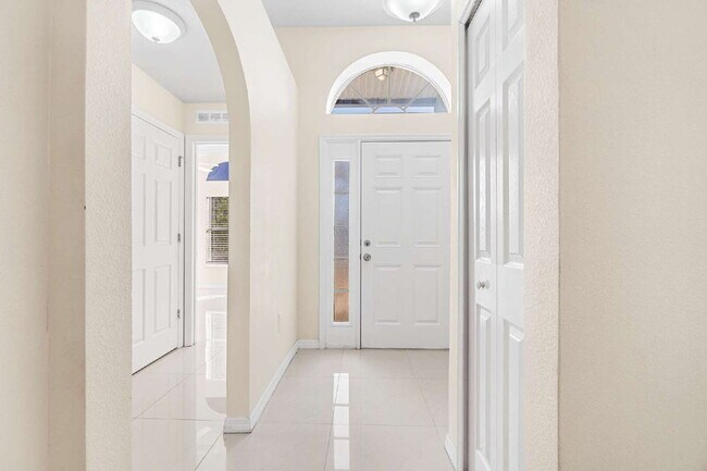 Building Photo - Spacious 3BR Home with Tile Floors & Spa-Like Primary Suite – Marion Oaks