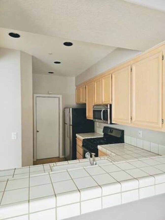 Building Photo - $3,700 / 2br - 1421ft2 - 2 Bedroom 2.5 Bat...