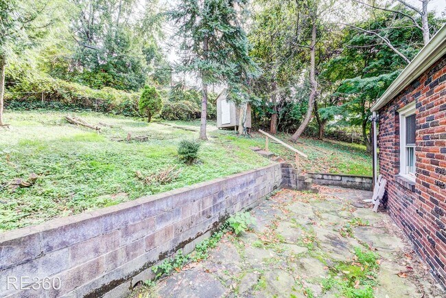 Building Photo - 3 br, 1 bath House - 2475 Woodward Ave Bro...