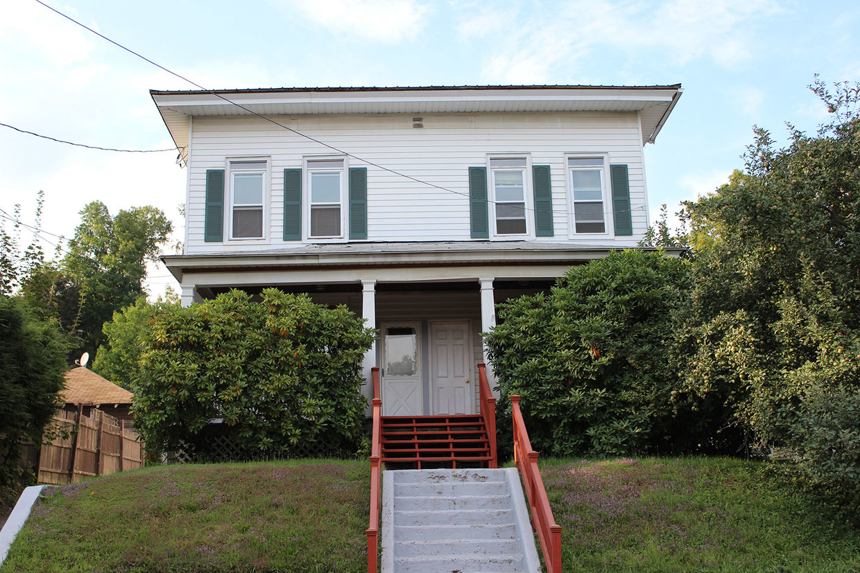 Primary Photo - 33 Spruce St
