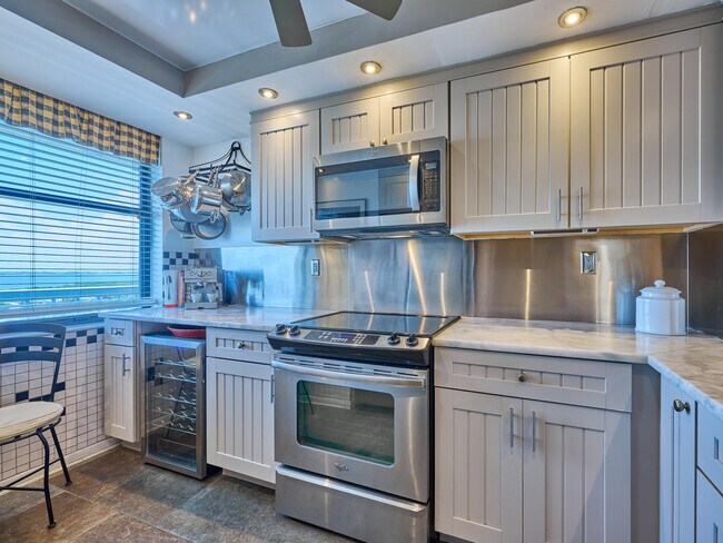 Building Photo - 10600 S Ocean Dr