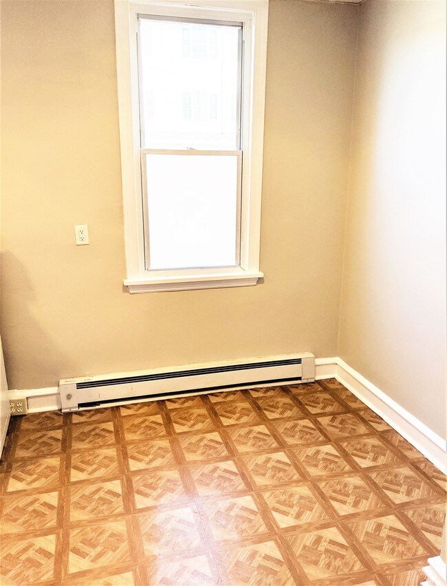 Building Photo - 203 S Dupont St