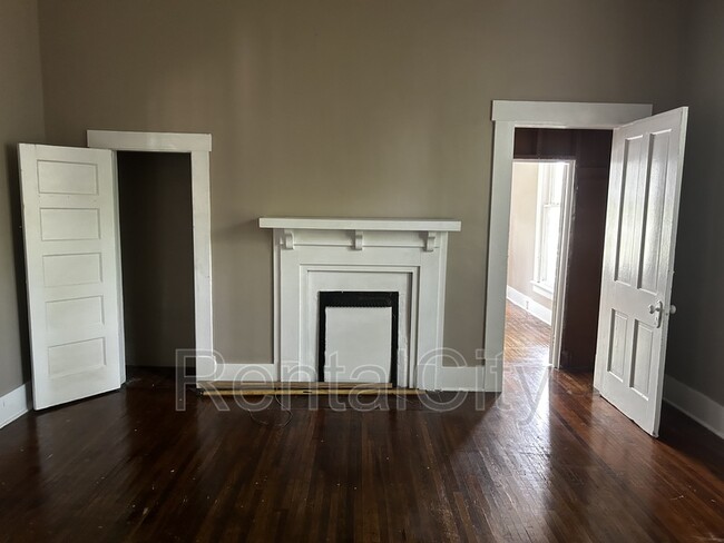 Building Photo - 533 Preston St