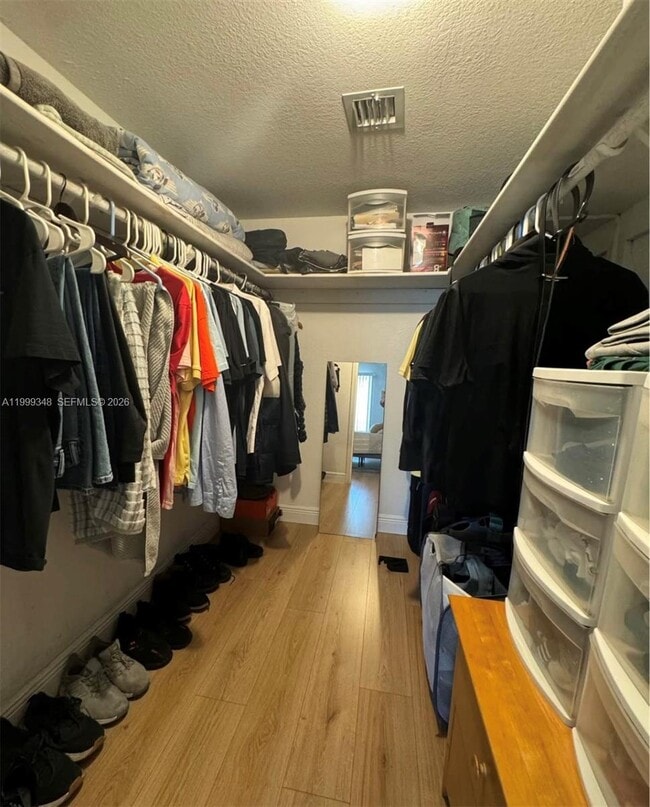 Foto del edificio - 5201 Geneva Way