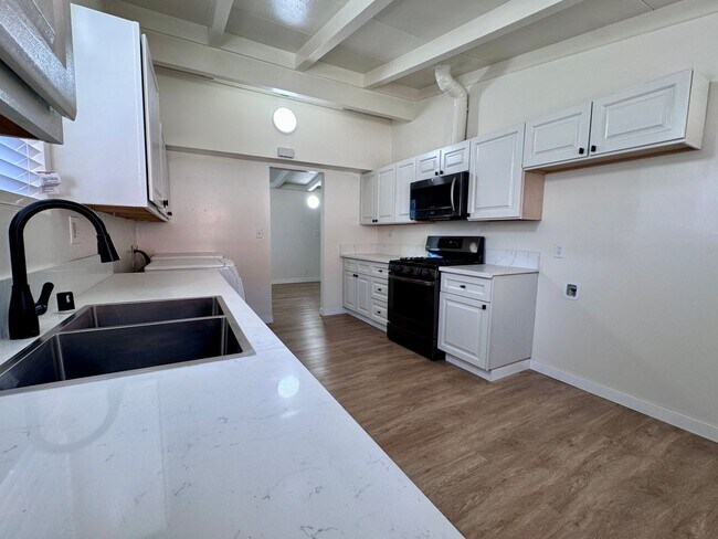 Foto del edificio - Remodeled 3 bedroom in Sylmar