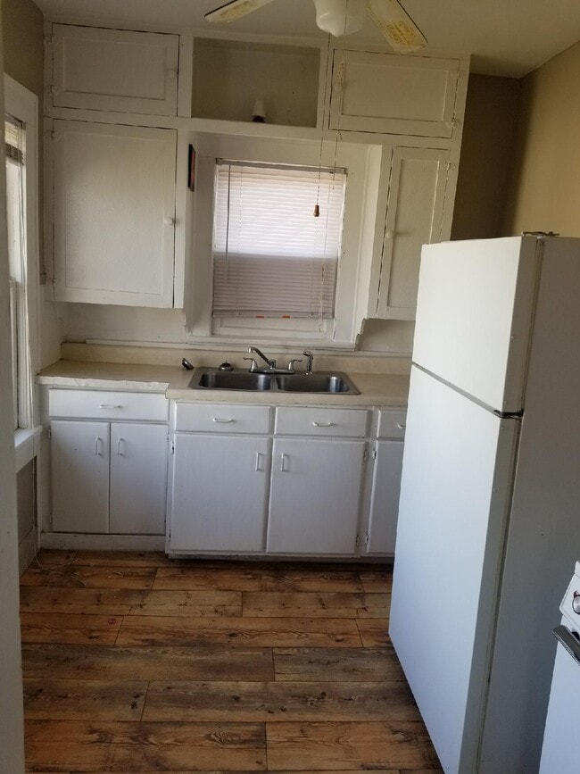 Building Photo - 2147 Avenue E