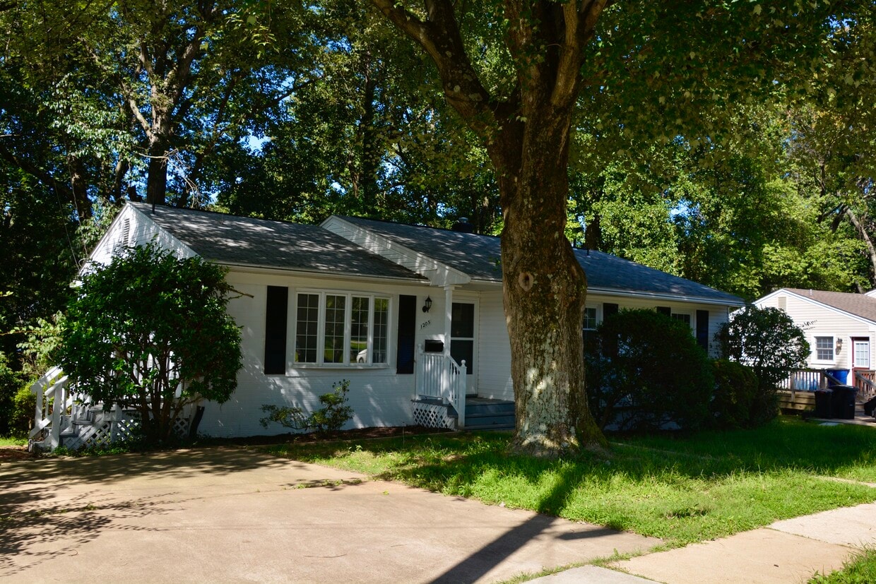 Primary Photo - 1205 Ross Dr SW