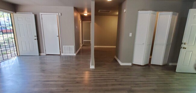 Foto del edificio - Large Ranch Home with Garage - Section 8 A...