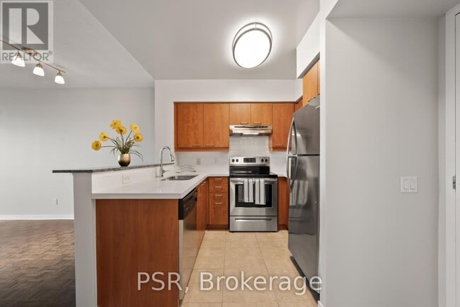 Building Photo - 515-515 Rosewell Ave