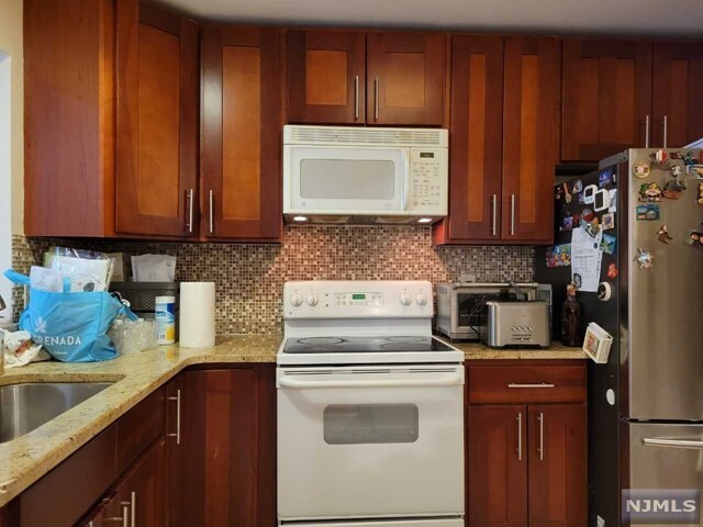 Foto del edificio - 555 Ridge Ln