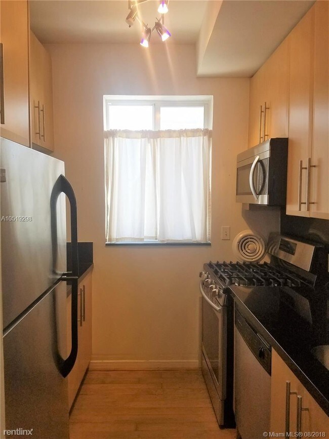 Foto del edificio - 2 br, 2 bath  - 4720 Pine Tree Dr # B4