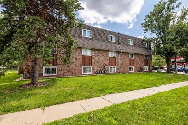 Building Photo - 7001 Havelock Ave