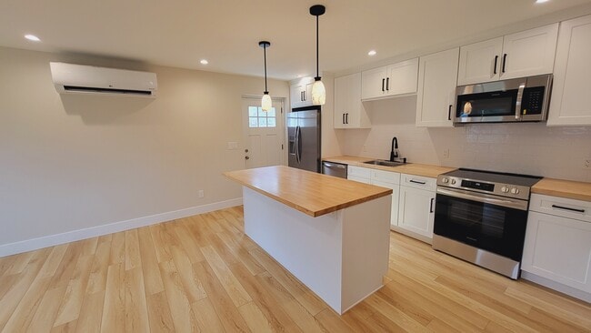 Building Photo - 60 Mango Cir